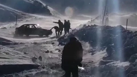 Sincik'te Mahsur Kalan Araç Kurtarıldı