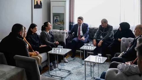 Adalet Bakanı Tunç, İstanbul'da Aileyi Ziyaret Etti