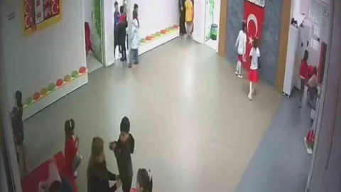 Minik Öğrencilerin Bayrak Duyarlılığı Kayseri'yi Etkiledi