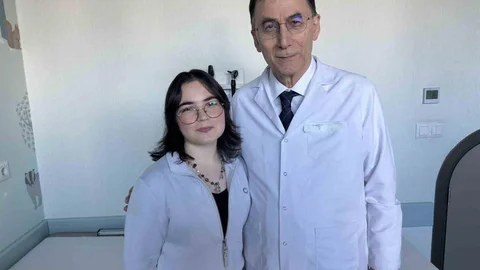 Lenf Kanserini Yenen Genç Kız İstanbul'da Tıp Fakültesini Kazandı