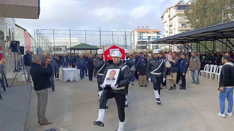 Antalya'da Polis Memuru Hayatını Kaybetti