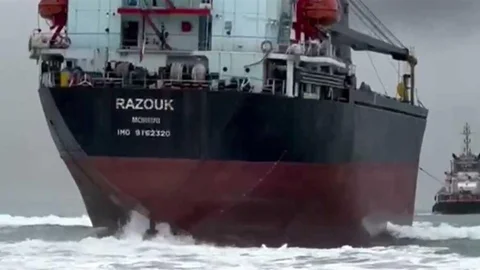 Sarıyer’de Karaya Oturan Gemi Kurtarıldı