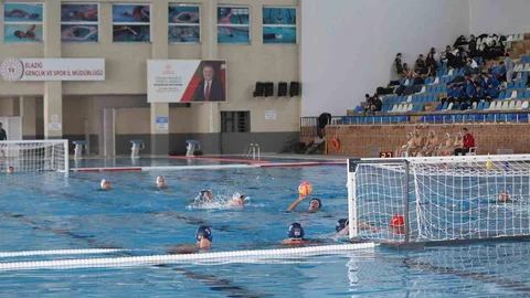 Elazığ'da Su Topu Şampiyonası Başladı