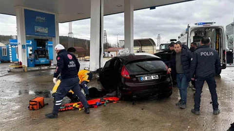 Karabük'te LPG İstasyonuna Çarpan Araçta 5 Yaralı