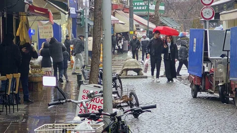 Eskişehir'de Sağanak Yağış Etkili Oldu