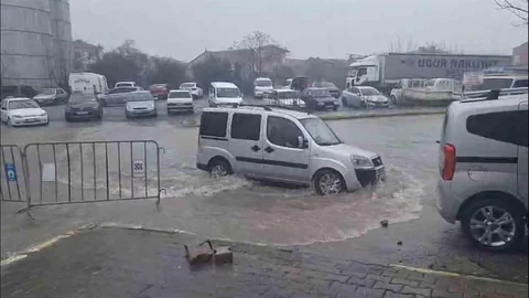 Balıkesir'de Sağanak Yağış Etkili Oldu