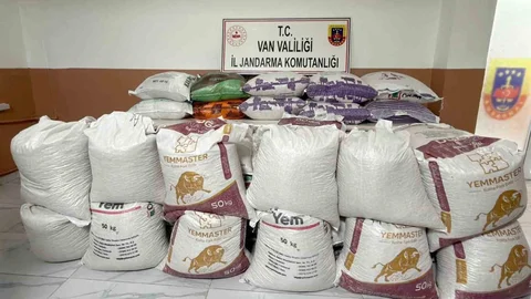 Van'da Kaçak Gıda Malzemesi Ele Geçirildi