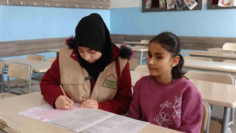 Görme Engelli Kardeşlerin Siyer Yarışması Coşkusu