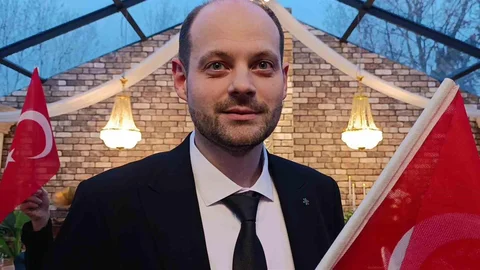 Alman Damat Türk Bayrağına Saygı Gösterdi