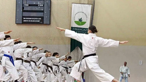 Osmangazi'de 300 Karateci Kuşak Sınavında Başarı Elde Etti