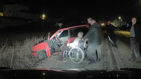 Aksaray'da Şarampole Düşen Araç