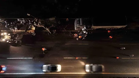 Bolu'da Kamyon ve Tır Çarpıştı