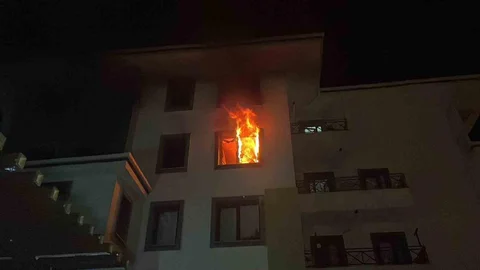 Karaman'da Daireyi Ateşe Verdi