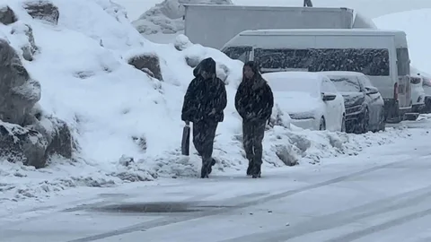 Yüksekova'da Kar Yağışı Etkili Oldu