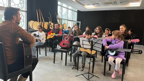 Bilecik'te Gitar Kursu Devam Ediyor