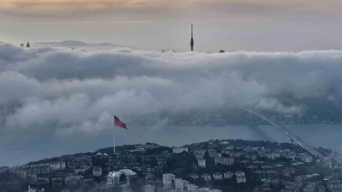 İstanbul'da Görsel Şölen: Yoğun Sis