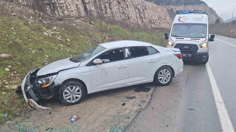 Bilecik'te Kaygan Yolda Kaza