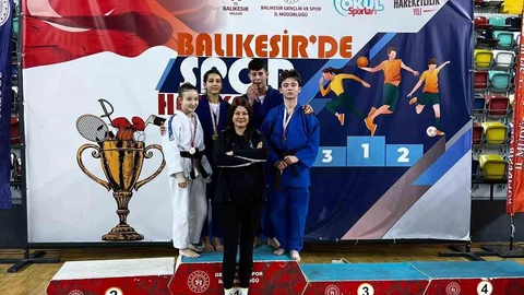 Balıkesir'de Sporcular 18 Madalya Kazandı