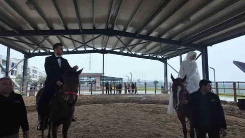 Esenyurt'ta Sıra Dışı Nikah Töreni