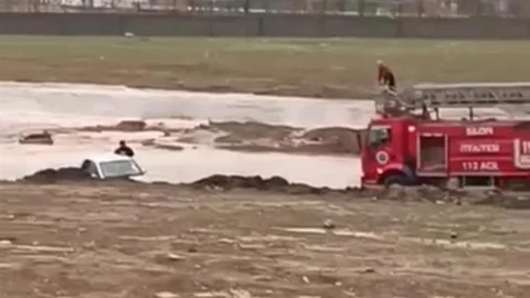 Silopi'de Su Birikintisinde Mahsur Kaldılar
