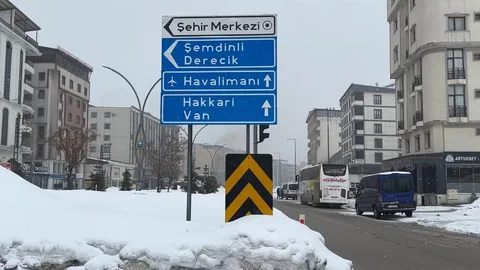 Yüksekova'da Uçuşlar İptal Edildi