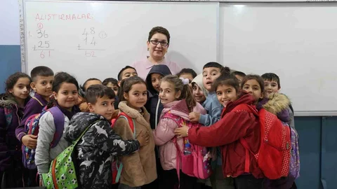 Fatma Öğretmen Öğrencilerine Kavuştu