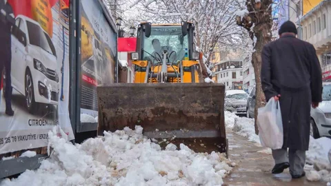 Erzurum'da Karla Mücadele Çalışmaları Devam Ediyor
