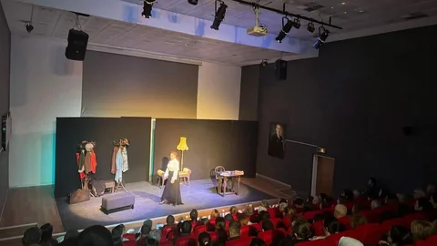 Sarıgöl'de Tiyatro Oyununa İlgi Yoğun Oldu