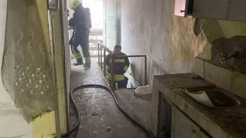 Bolu'da Metruk Evde Yangın Çıktı