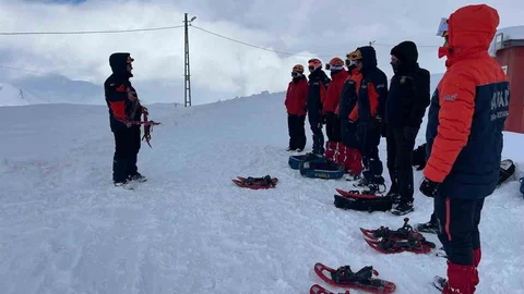 Hakkari'de Çığ Eğitimi Verildi