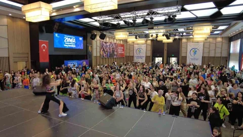 Zumba Tutkunları Merkezefendi'de Buluşuyor