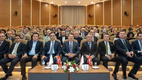 İzmir'de Bağımsızlık Mücadelesi Semineri Düzenlendi