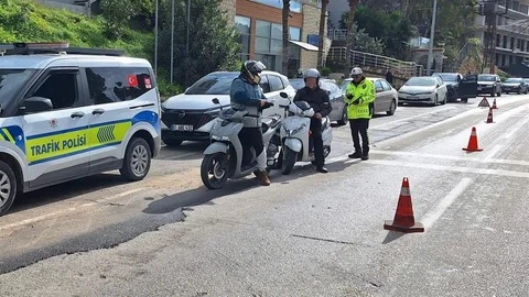 Çeşme'de Motosiklet Denetimleri Gerçekleştirildi