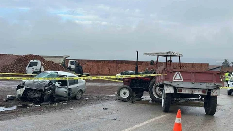 Çorum'da Traktör ve Otomobil Çarpıştı