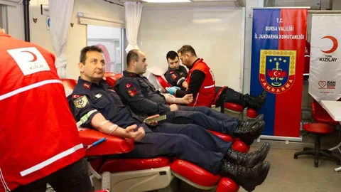 Bursa Jandarması'ndan Kızılay'a Destek Çalışması