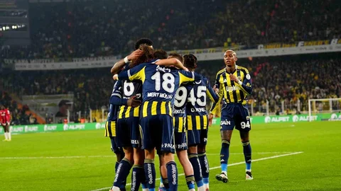 Fenerbahçe'nin İlk Yarıda Üç Golü