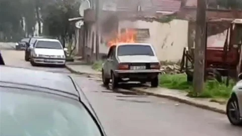 Bursa'da Park Halindeki Araç Yandı