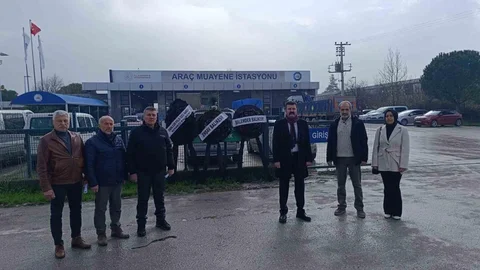 Balıkesir'de Siyah Çelenkli Protesto Düzenlendi