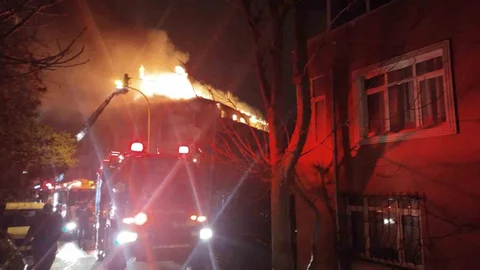 Üsküdar'da Korkutan Yangın Olayı