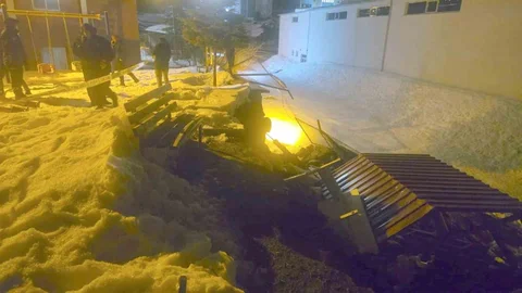 Hakkari'de İstinat Duvarı Çöktü