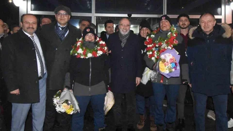 Erzurum'da Otizmli İkiz Kayakçılara Coşkulu Karşılama