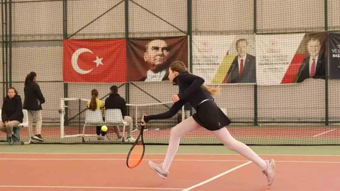 Aydın'da Tenis Müsabakaları Yapıldı