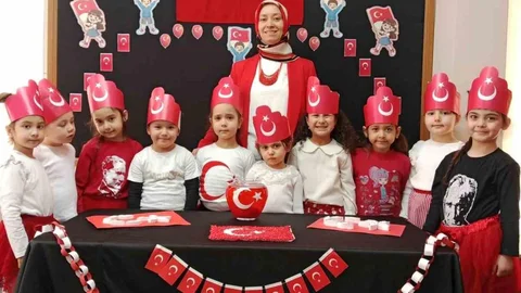 Karabük'te Miniklere Bayrak Bilinci Aşılandı