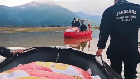 Yaylada Mahsur Kalan Çoban ve Hayvanlar