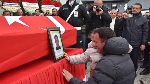 Küçük Kızın Babasına Veda Anları