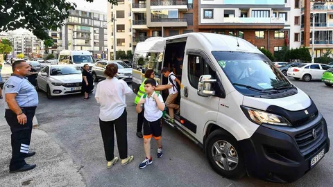 İzmir'de Öğrenci Servis Ücretleri Artış Gösterdi