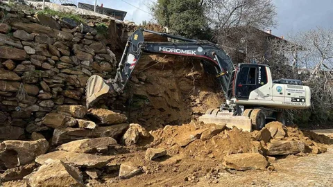 Bozdoğan'da Yağmur Sonrası Duvar Göçtü