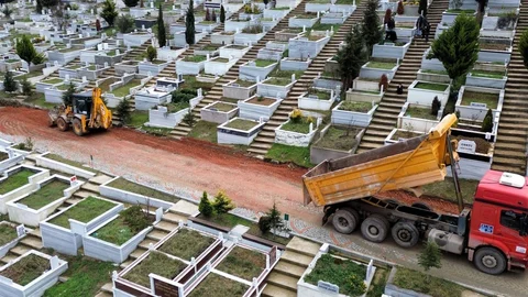 Kocaeli Mezarlığı'nda Su Hattı Yenileme Çalışması