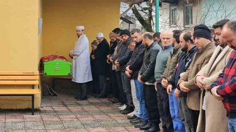 Kaçak Maden Ocağında Ölen İşçi Defnedildi