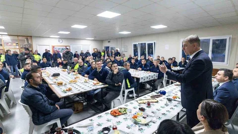 İzmir'de Başkan Tugay Emekçilerle Bir Araya Geldi